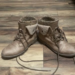 Size 8.5 women’s boots